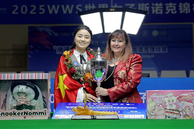 Bai Yulu is presented The Mandy Fisher Trophy by Mandy herself
