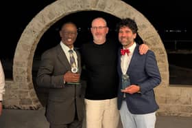 During his trip to Bermuda, Mark Williams helped present trophies for the International Snooker League
