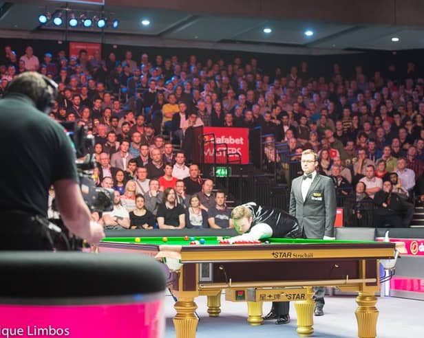 Alex Crisan in refereeing action at the 2015 Masters